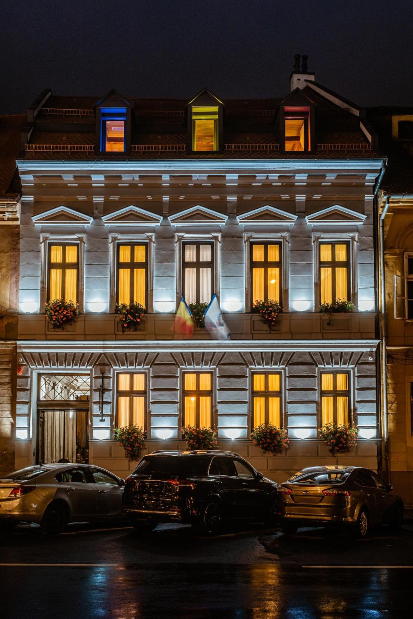 Casa Chitic - Hotel & Restaurant- Str Nicolae Balcescu 13 Braşov Exterior foto